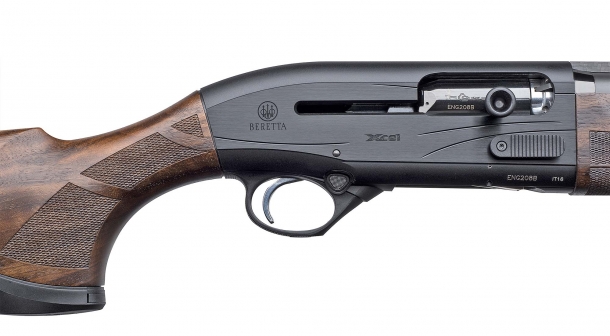 All metal parts of the Beretta A400 Xcel Sporting Black Edition feature a jet black finish