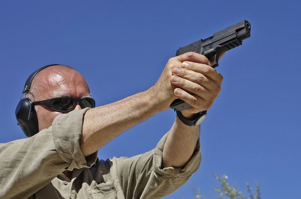 Impugnare saldamente l'arma aumenta la probabilità di riuscita del tiro