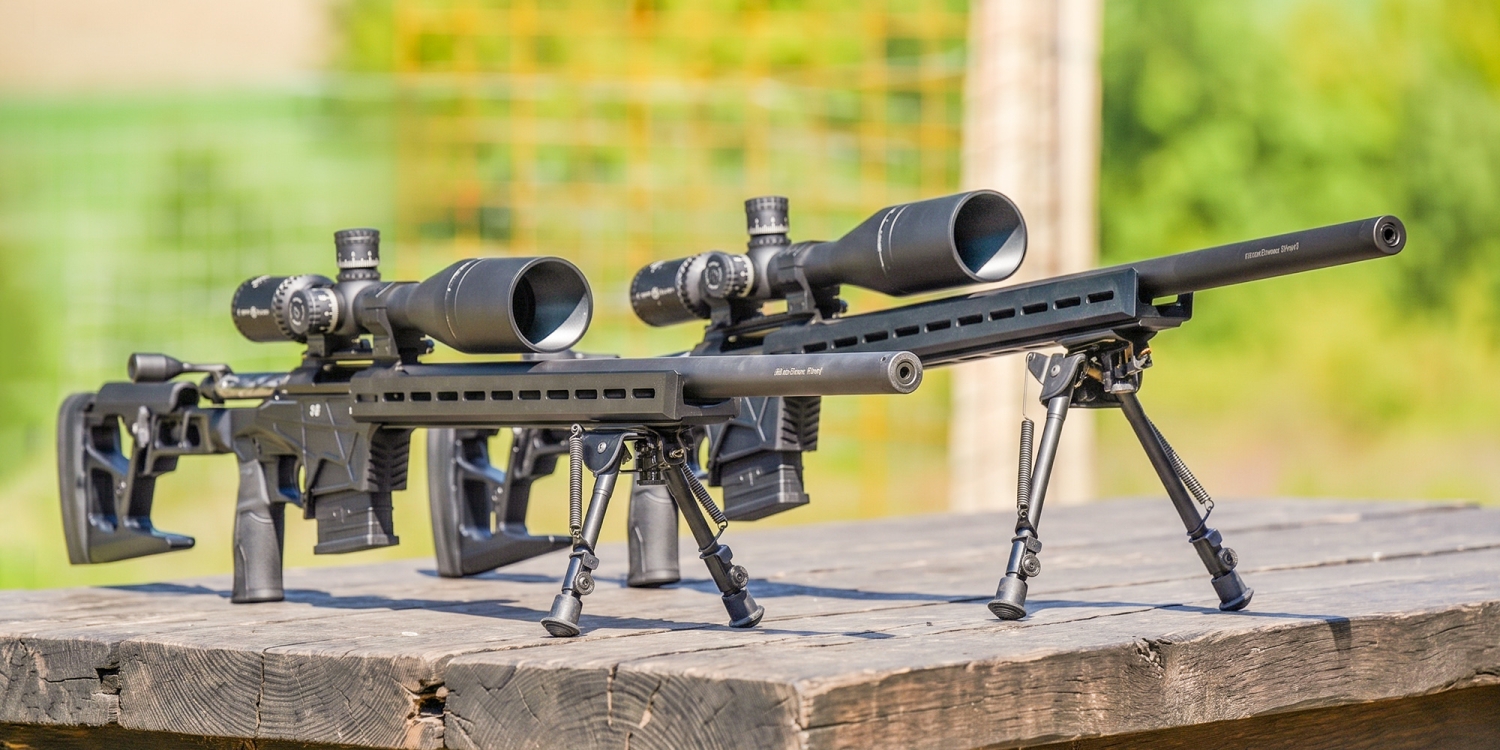 Le due carabine Sabatti SSP allestite con ottiche Sightmark Latitude 8-32x60 F-Class messe a disposizione dei tiratori non in possesso di armi Sabatti.