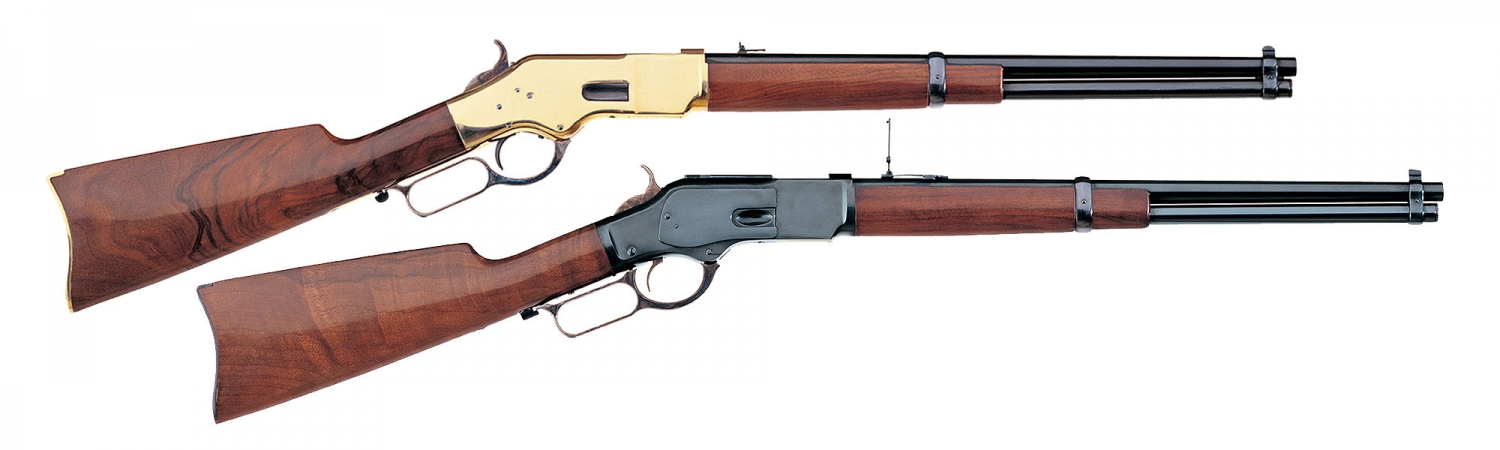 Due classiche carabine Uberti viste in centinaia di film western: un Winchester 1866 'Yellow Boy' e un Winchester 1873
