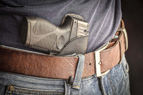 Gli Agenti di Pubblica Sicurezza possono portare un'arma da difesa "personale"