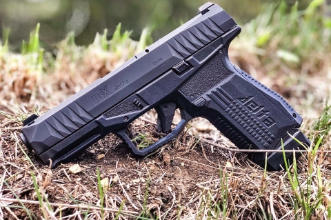 Quelle che illustrano questo servizio sono le prime foto circolanti della REX Delta, la pistola a percussore lanciato d'imminente lancio da parte della slovena AREX