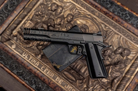 Cabot Guns Grail Guardian: una pistola da leggenda