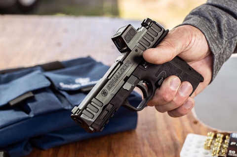 Smith & Wesson Equalizer: nuova pistola da porto occulto