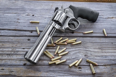 Ritorna il revolver Smith & Wesson model 648