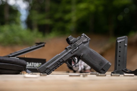Smith & Wesson M&P 22 Magnum: a new rimfire pistol with TEMPO locking system